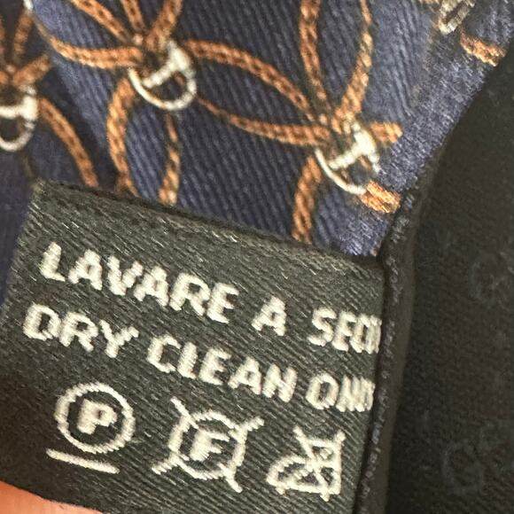 Gucci 100% Silk Pattern Print Ties - Picture 8 of 8